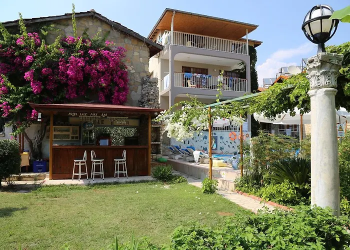 Ξενοδοχείο Lale Park 2*