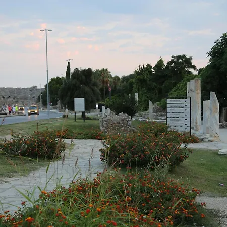 Lale Park מלון 2*